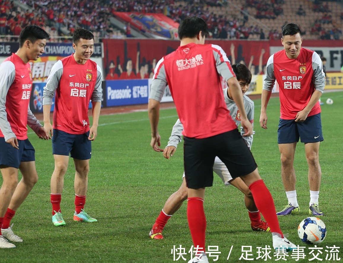 判决书：原天津泰达球员白某峰因受贿判有期徒刑一年，缓刑一年（法院判决：前天津泰达球员白某峰因受贿获刑一年，缓刑一年）