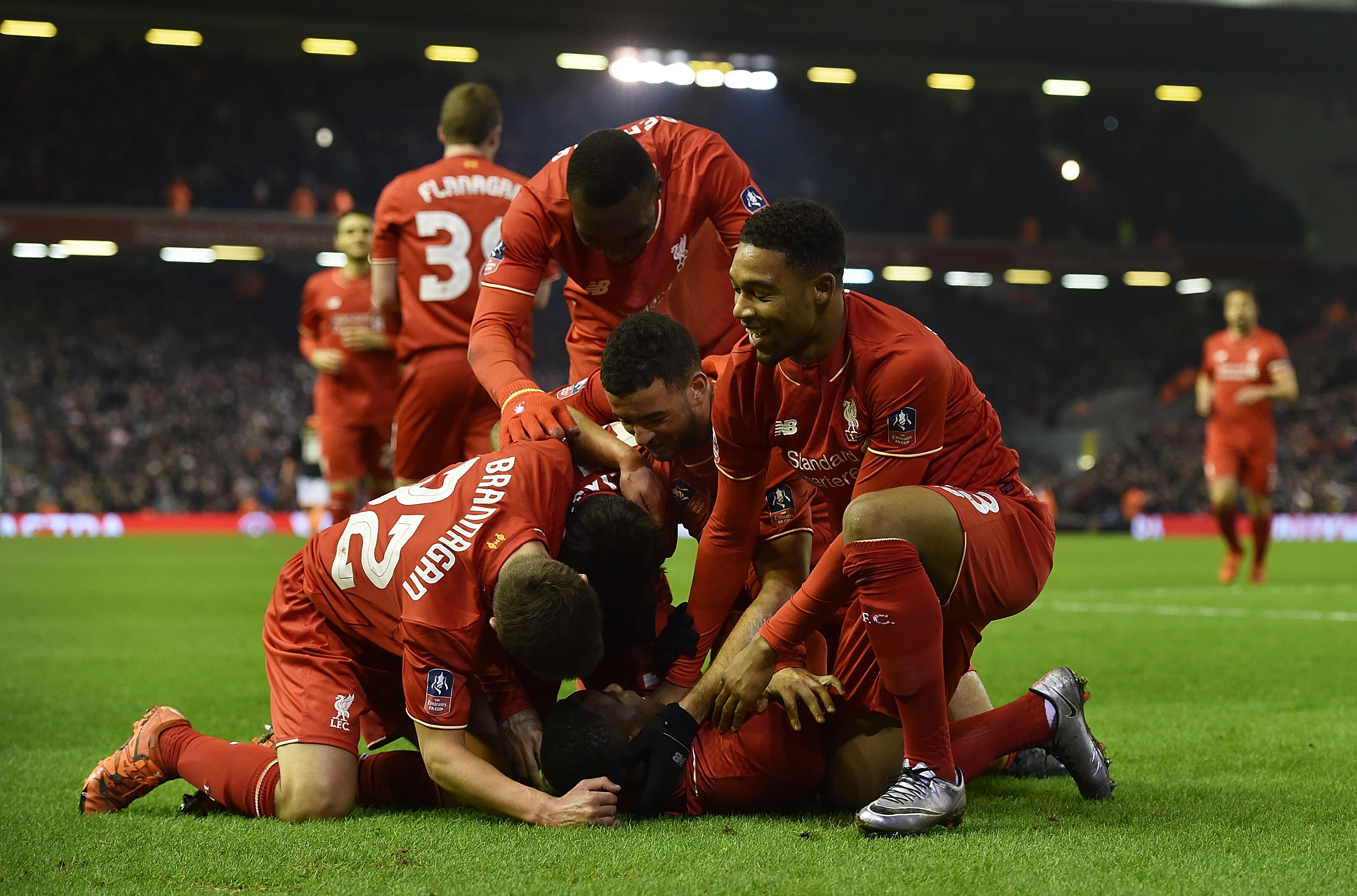 皇家马德里准备引进另一位前利物浦球员来替代阿隆索，但这个人并非克洛普。（皇家马德里计划以另一位前利物浦球员取代阿隆索，目标并不是克洛普）