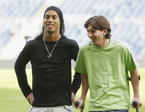 雷迪克盛赞艾顿防守端表现：他能做很多事情，甚至能换防马克西（雷迪克称艾顿防守全面：能胜任多项任务，甚至可换防马克西）