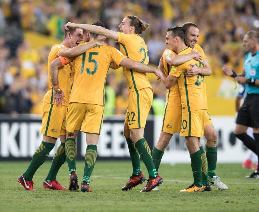 本赛季俱乐部双人组进球榜：凯恩+迪亚斯37球高居第一（凯恩携迪亚斯合轰37球，领跑本赛季俱乐部双人进球榜）