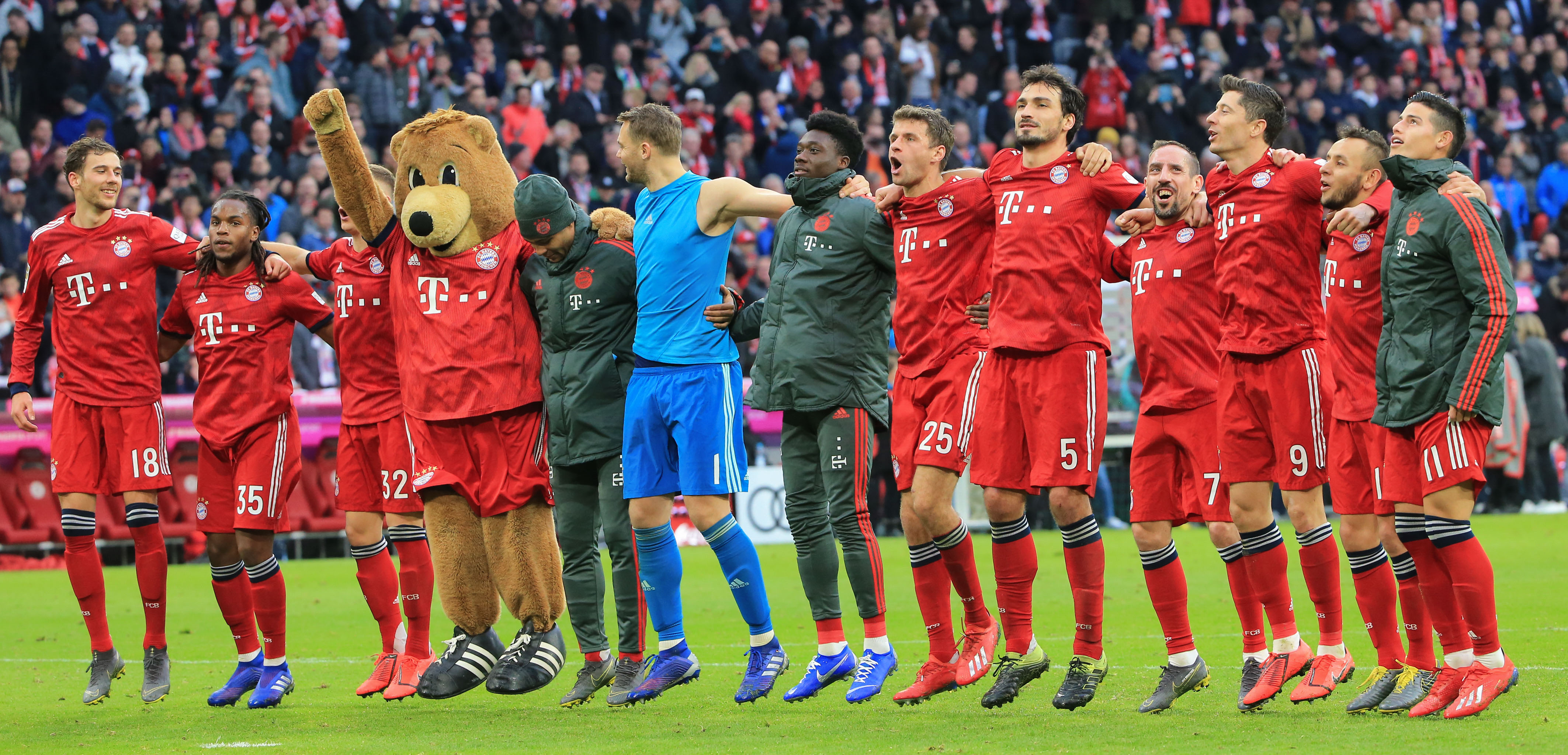 世体：为保证巴萨锋线始终保持状态，费兰与莱万将交替首发（世体：巴萨为保持锋线活力，费兰与莱万将轮换先发）