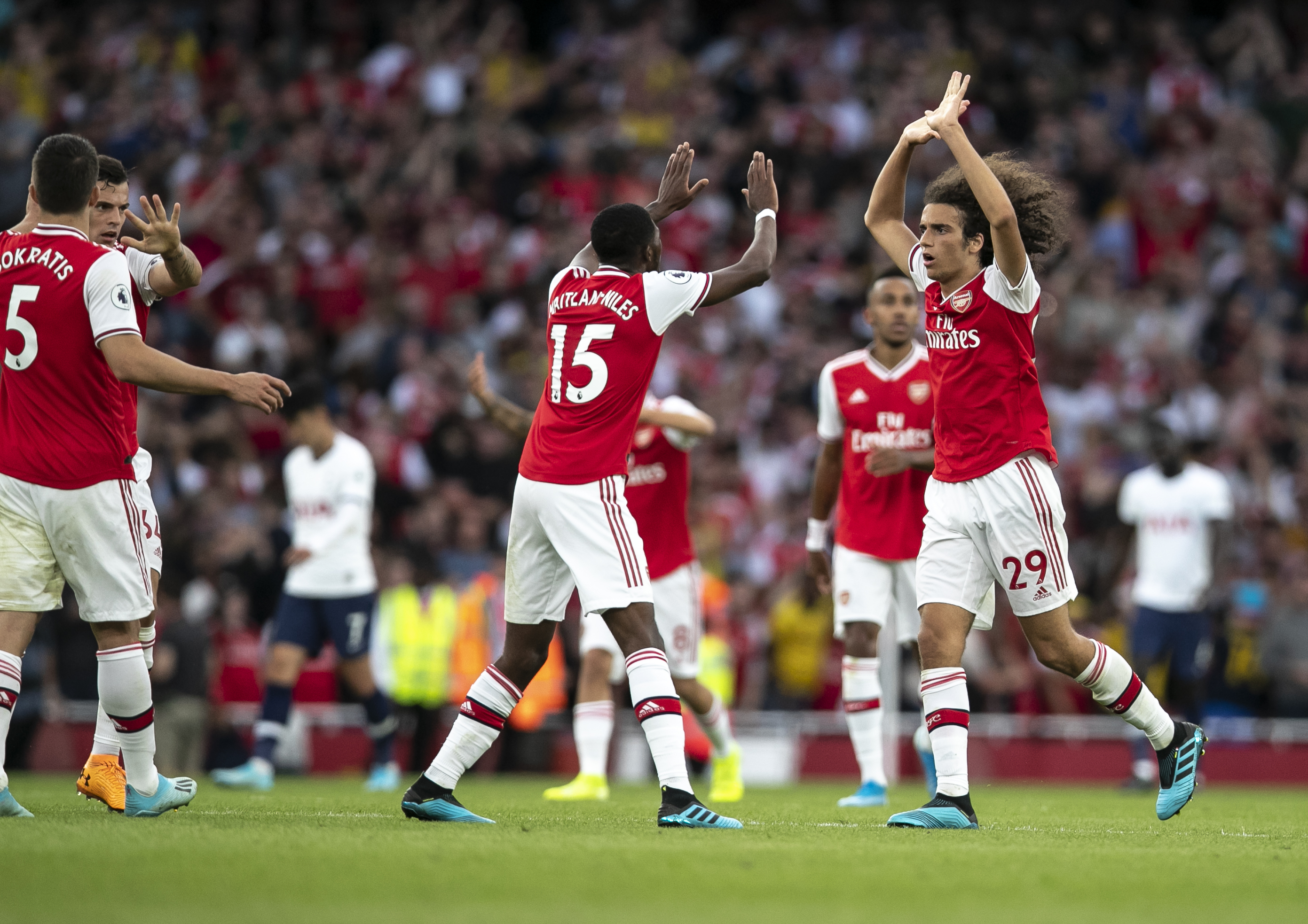 阮奇龙庆祝冲超：美好的一个赛季，一起期待2026新的挑战（阮奇龙喜迎冲超：致敬这个美好赛季，2026再迎新挑战）