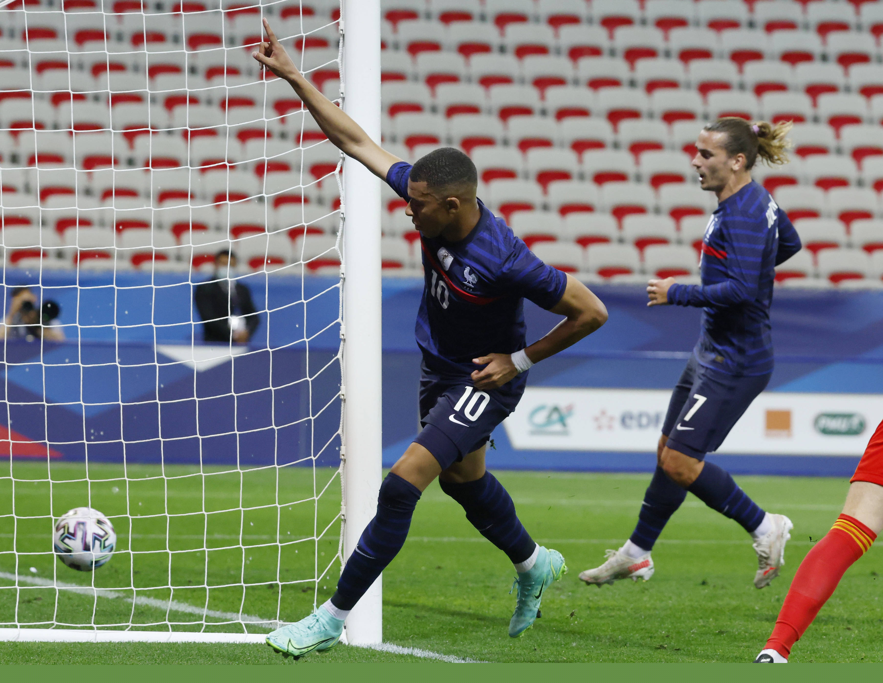 富安健洋：我的身体情况没有好转，但我不会退役的（富安健洋：尽管身体未见好转，我不会选择退役）