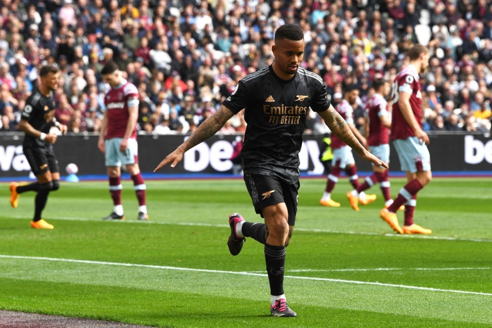 中超：上海申花主场2-0击败沧州雄狮（中超：上海申花主场2比0完胜沧州雄狮）