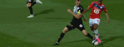 德甲生涯第10次戴帽，凯恩赛后将比赛用球带走收藏