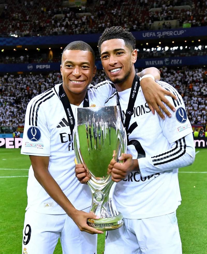 随国安已获三冠，张稀哲：拿第四冠时退役；3月份就开始练捧杯（随国安三冠在手，张稀哲：夺第4冠就退役，三月起练举杯）