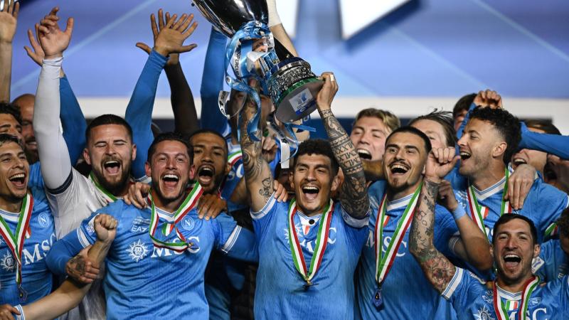 克罗斯：绿茵场上的精准指挥官（克罗斯：中场的精密调度师）