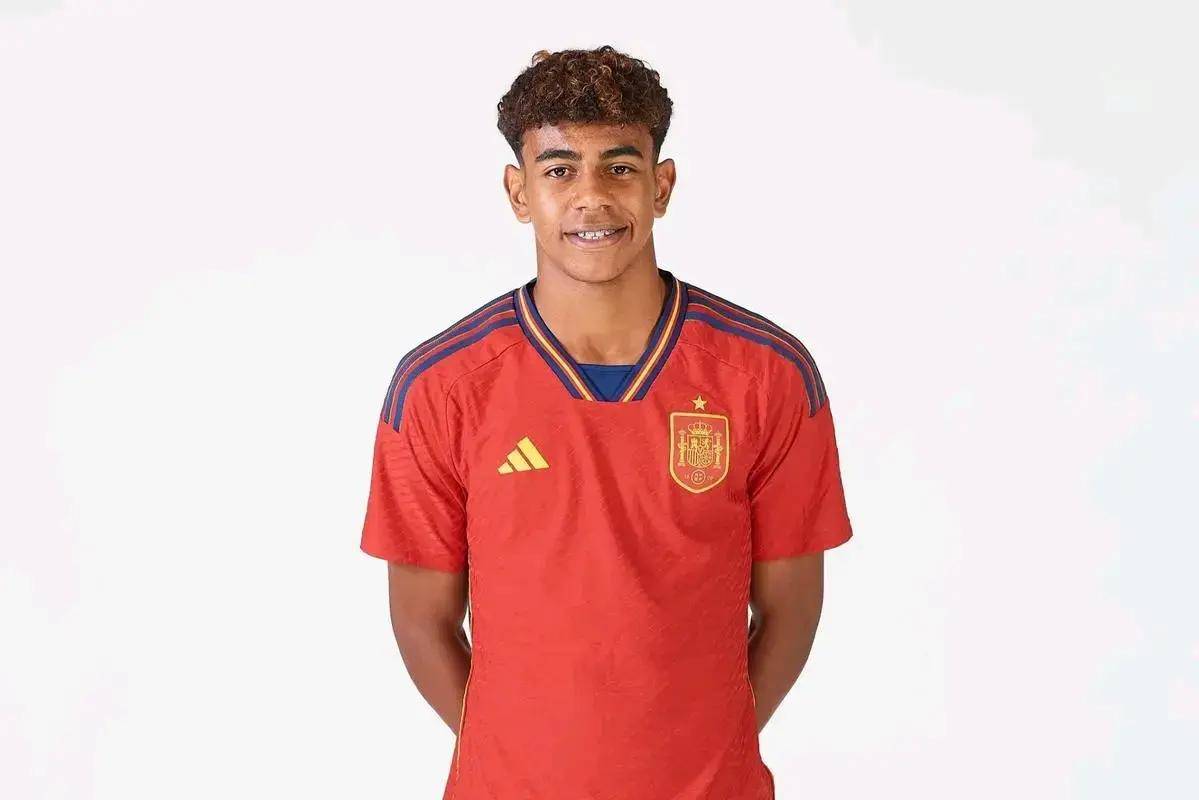 广东大胜广州：萨姆纳首秀伤退徐昕6中6 奎因29+6+7+5+6三分（广东轻取广州：萨姆纳首秀伤退，徐昕6投6中，奎因29分6板7助5抢断命中6记三分）